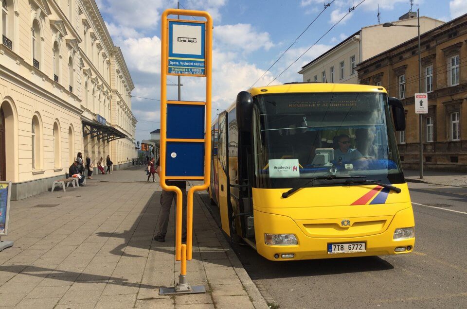 Kyvadlová autobusová doprava mezi Opavou a Hradcem nad Moravicí